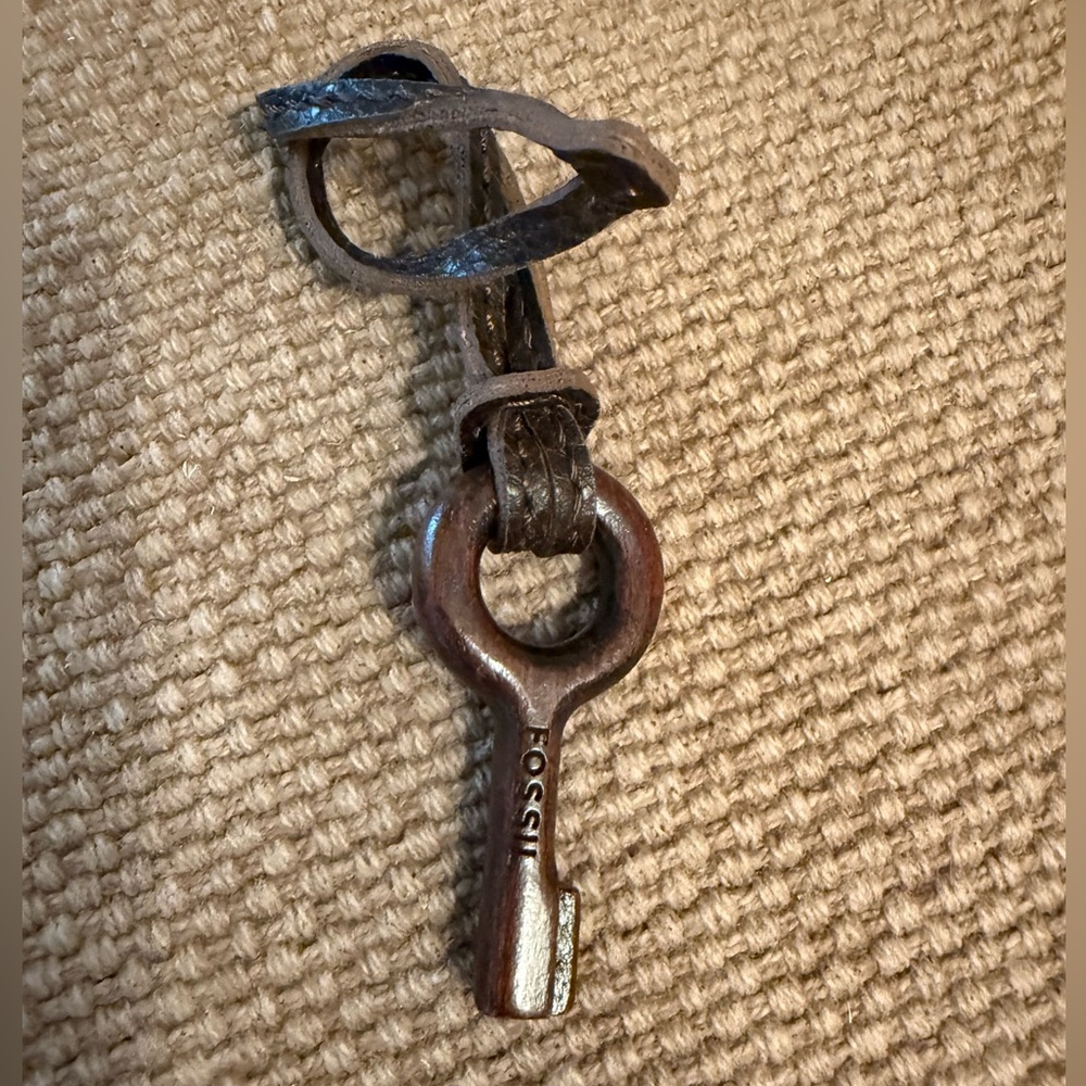 Fossil wood/Leather Key Holder~bag charm~hang tag~key chain~key charm~vintage